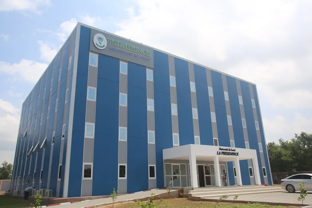 Dans le cadre de l'accord de partenariat entre l'Université de Lomé et Operator Payment System (OPS), le Directeur de l'Information, des Relations Extérieures, de la Coopération et des Prestations de Services (DIRECOOPS) porte à la connaissance des étudiants de l'Université de Lomé que cette société offre des opportunités de stage professionnel dans plusieurs domaines.