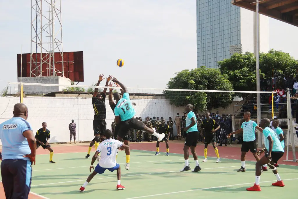 la Fédération togolaise de volleyball organise, le 19 août 2023, une compétition de volleyball pour les enfants de moins de 15 ans (U15)