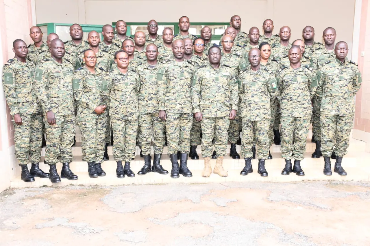 Y prennent part 28 officiers dont 4 personnels militaires féminins issus des différentes armées et services des Forces Armées Togolaises (FAT).