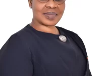 Malgré sa destitution de ses fonctions de présidente de l’association “Jeunes Sans Frontière pour le Développement du Togo” (JSFDT) qu'elle a fondé quelques années plus tôt, l'’ancienne ministre des Armées, Marguerite Gnakadè persiste et signe être toujours aux commandes. Une position confirmée le 25 août 2023 dans un communiqué.