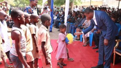 Les enfants du personnel ont reçu le vendredi 23 décembre 2022, des kits alimentaires et des jouets offerts par le Président