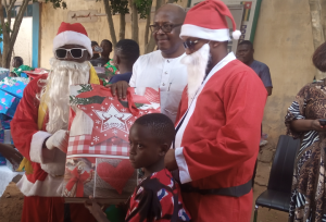 Dans le but de permettre aux enfants de la commune de fêter la nativité, la mairie d'Agoè-nyivé 1 a offert des cadeaux à 200 enfants