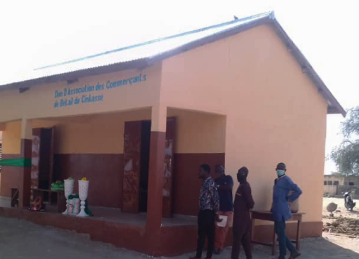 L’Association des commerçants de bétails de Cinkassé (ACBC), a fait don d’un bâtiment de soins de deux salles à l'unité sanitaire de Boadé