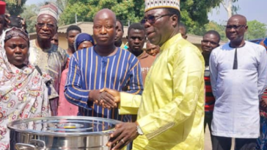 Des groupements apicoles des localités de Fazao, Mèwèdè et Elavagnon-Todji dans la région Centrale ont bénéficié d’équipements apicoles
