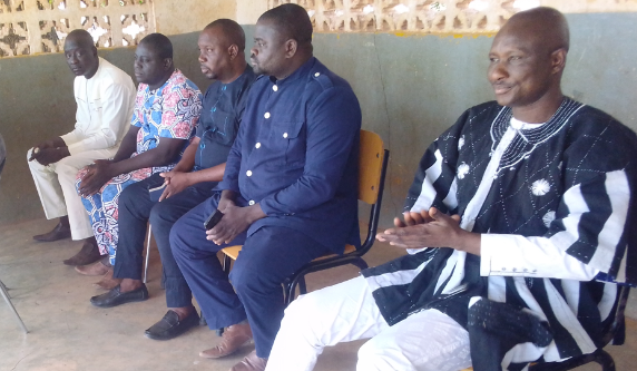 une cérémonie de partage de plats et vin en l’honneur du préfet de Cinkassé, Yanani Tiekabe promu au grade de Lieutenant-Colonel.