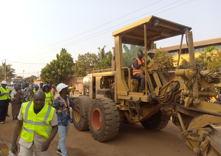 Kovi Adanbounou a donné mercredi 8 février 2023, le ton aux travaux de réhabilitation de la route CAP Assiyéyé-feu rouge Camp FIR.