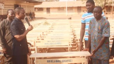 Agoè-nyivé 3 a fait don de 136 table-blancs aux Ecoles primaires publiques (EPP) d’Elavagno et Vakpossito le mercredi 8 février