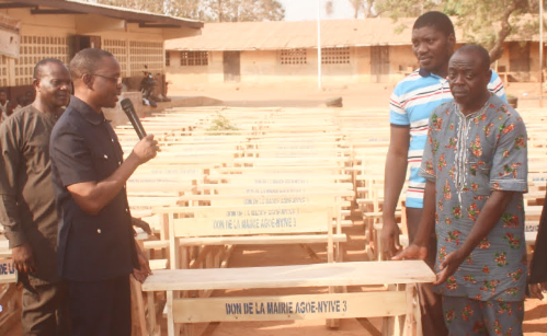 Agoè-nyivé 3 a fait don de 136 table-blancs aux Ecoles primaires publiques (EPP) d’Elavagno et Vakpossito le mercredi 8 février