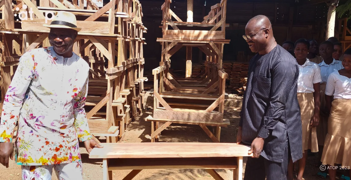 Le ministère des Enseignement primaire, secondaire, Technique et de l’Artisanat a offert des table-bancs à la région éducative des Savanes.