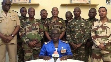 Les coups d'État militaires se suivent en Afrique mais ne se ressemblent pas. Celui intervenu au Niger le 26 juillet a soulevé de réactions