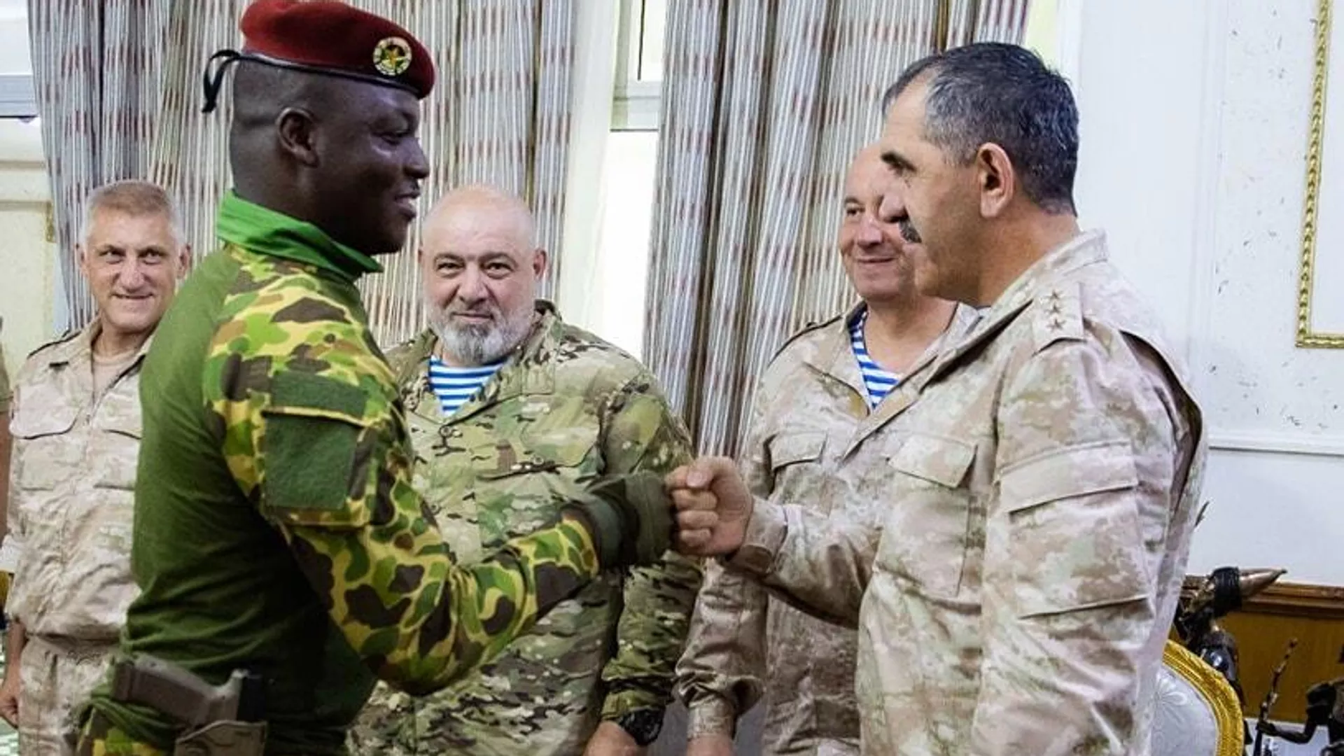 Une délégation de Russie menée par un vice-ministre de la Défense a visité jeudi le Burkina Faso et le Mali.