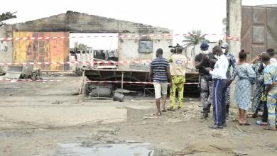 Un incendie s’est déclaré samedi 23 septembre 2023, dans un dépôt de carburant illicite non loin du marché d’ananas à Sèmè Kraké au Bénin.