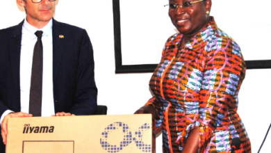 L’ambassade de France au Togo a remis un lot de matériel au ministère de la communication et des médias au profit des radios communautaires du Togo mardi 21 novembre 2023 à Lomé.