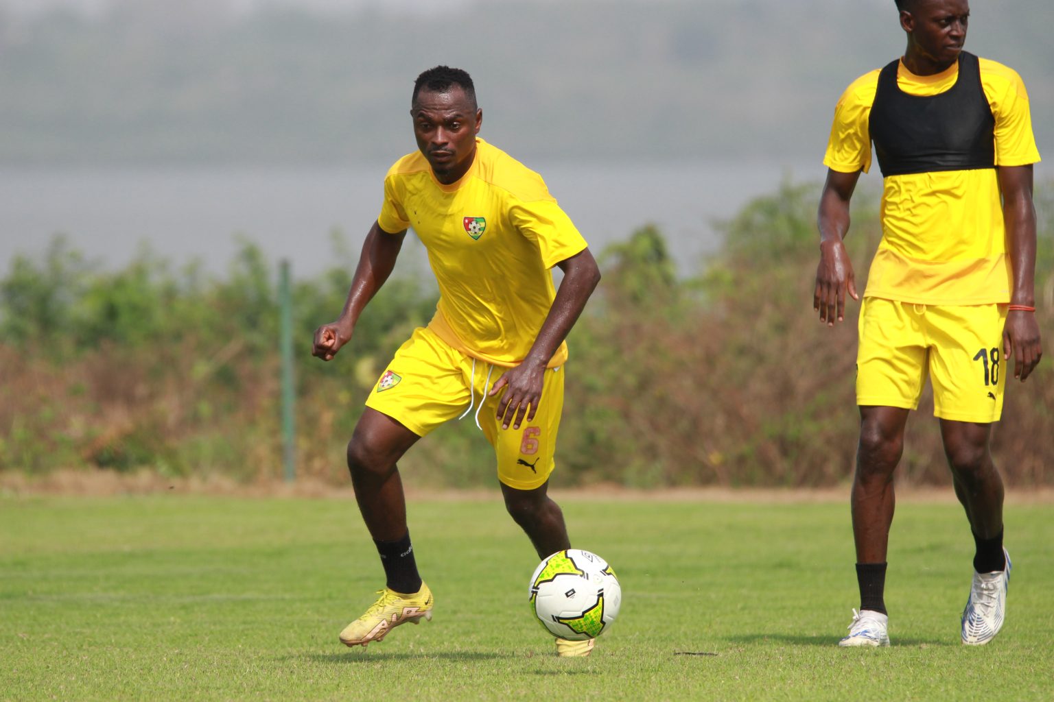 Le latéral gauche des Éperviers locaux, Roland Amouzou a évoqué l’état d’esprit au sein de l’équipe nationale locale qui ne ressent pas de pression, à deux jours de son match amical contre l’Algérie qui va se jouer au Stade de Kégué ce vendredi 5 janvier à 20 Heures GMT.