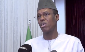 Le ministre de l'Economie et des Finances, Alousséni SANOU, a rencontré le vendredi 2 février 2024 les dirigeants de l'Association Professionnelle des Banques et Établissements Financiers du Mali (APBEF) pour discuter des implications du retrait du Mali de la CEDEAO.