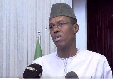 Le ministre de l'Economie et des Finances, Alousséni SANOU, a rencontré le vendredi 2 février 2024 les dirigeants de l'Association Professionnelle des Banques et Établissements Financiers du Mali (APBEF) pour discuter des implications du retrait du Mali de la CEDEAO.