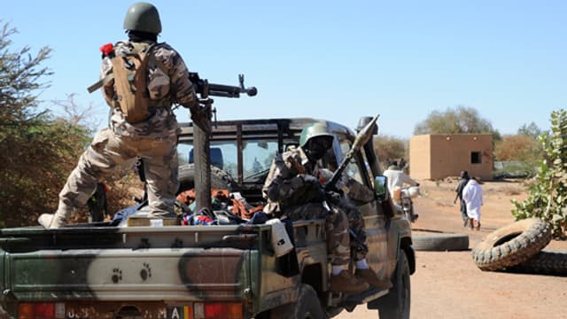  Le 17 février 2025, l'Etat-Major Général des Armées informe l'opinion qu'une série d'accrochages entre des patrouilles FAMa de sécurisation et de stabilisation du territoire et des groupes armés terroristes ont eu lieu dans le secteur du TELEMSI à l'Ouest de AGUEL HOC et au Nord-Ouest de ANEFIS, région de GAO, courant le 16 février 2025.  