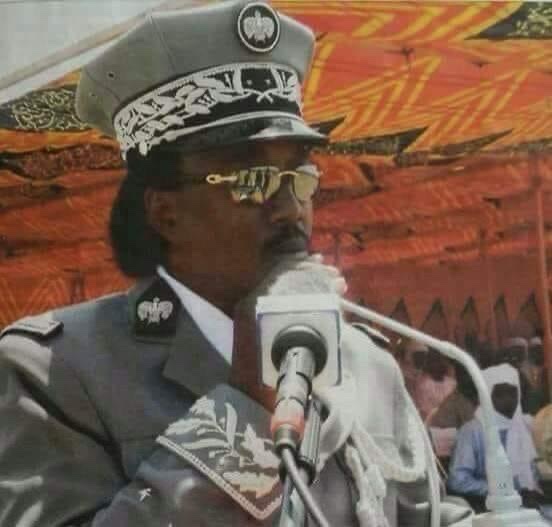 Le chef d'état-major général des armées (CEMGA) premier adjoint, général Ali Ahmat Akhabach, et le ministre de la Communication, Abdraman Koulamallah, ont présenté ce 29 février 2024 à la presse plusieurs individus et des armes saisies.