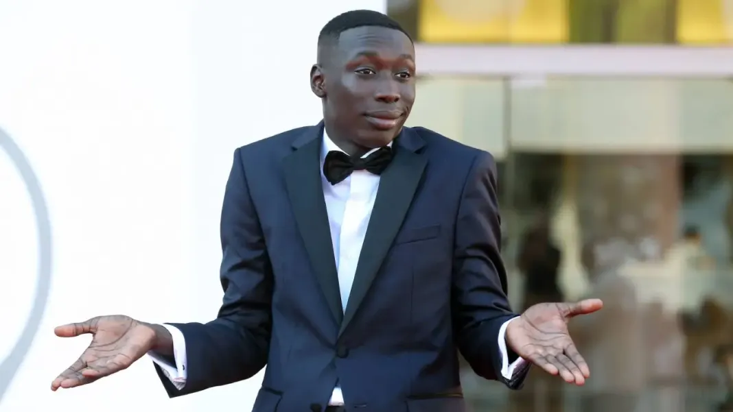 Khaby Lame est un célèbre tiktokeur connu pour faire partie des personnes les plus suivies sur les réseaux sociaux dans le monde.