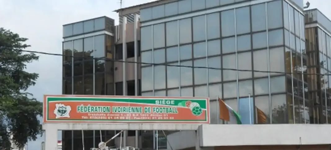 La Confédération Africaine de Football (CAF) a sanctionné la Fédération Ivoirienne de Football (FIF) après la CAN 2023 tenue en Côte d’Ivoire.