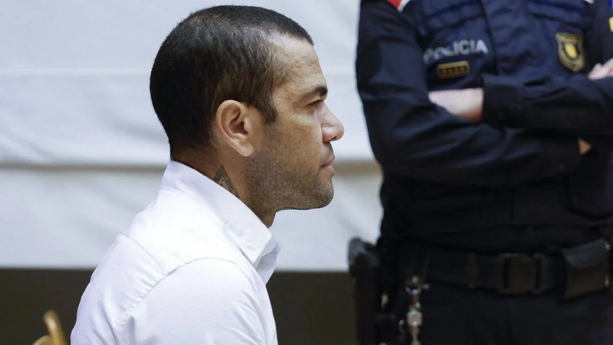 Accusé d’ avoir agressé sexuellement une jeune femme dans la discothèque Sutton de Barcelone le 30 décembre 2022, Dani Alves a été condamné à 4 ans et 6 mois de prison.