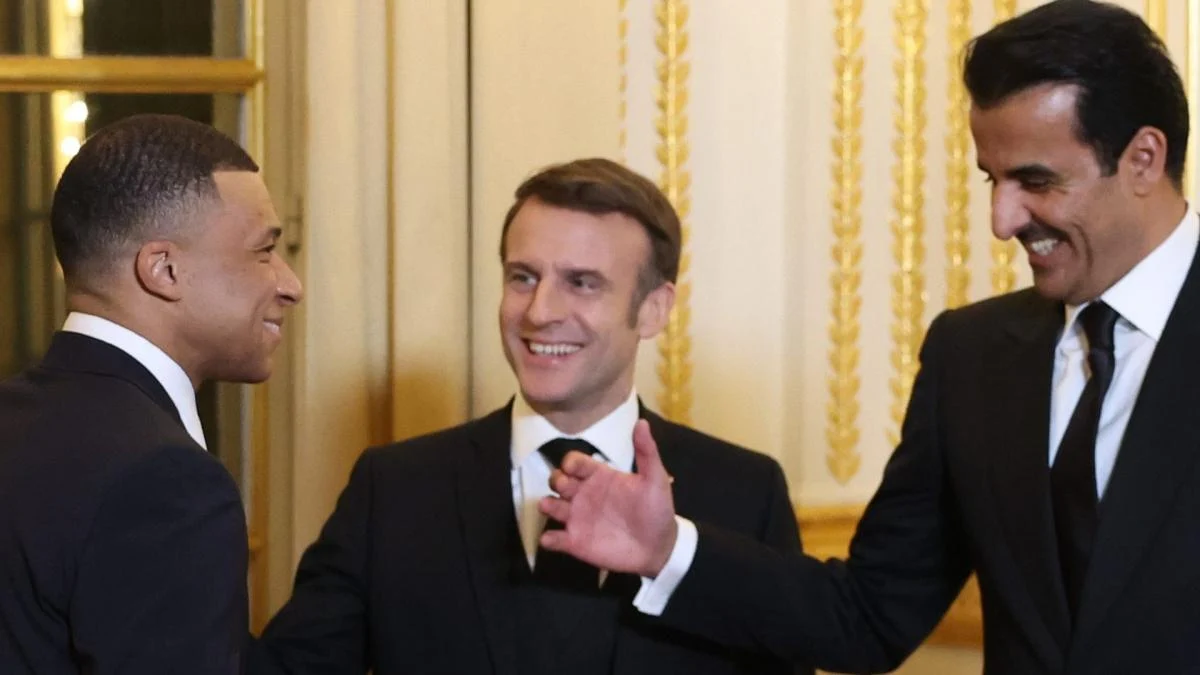 Mardi soir, Kylian Mbappé a participé à un dîner organisé par l’Élysée. Un moment très médiatisé puisque l’Émir du Qatar, le président Emmanuel Macron et Nasser Al-Khelaïfi y étaient également.