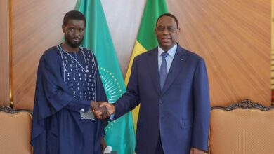 Bassirou Diomaye Diakhar Faye, nouvellement élu président de la République du Sénégal lors du premier tour du scrutin du 24 mars, sera officiellement installé mardi 2 avril. La cérémonie solennelle de prestation de serment aura lieu au Centre international Abdou Diouf de Diamniadio ( Cicad) à 11 heures. 