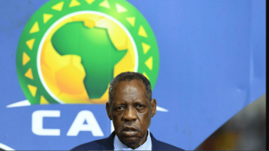 Dans les récentes heures, des informations erronées ont circulé, rapportant à tort le décès d’Issa Hayatou, ancien président de la Confédération africaine de football (CAF), à l’âge de 77 ans.