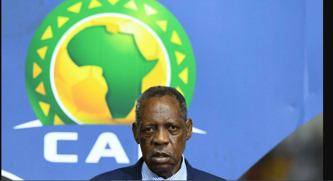 Dans les récentes heures, des informations erronées ont circulé, rapportant à tort le décès d’Issa Hayatou, ancien président de la Confédération africaine de football (CAF), à l’âge de 77 ans.
