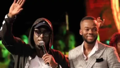 Alors qu’il répondait au chanteur Kerozen qui lui a demandé publiquement de se marier, Molare a fait une mise au point ferme le dimanche 10 mars 2024 sur sa situation matrimoniale.