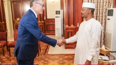  Jean-Marie Bockel est venu discuter avec le Chef de l'État de la présence militaire française au Tchad, de la dernière phase du processus de transition avec la tenue prochaine des élections présidentielles et de la coopération bilatérale entre les deux pays.