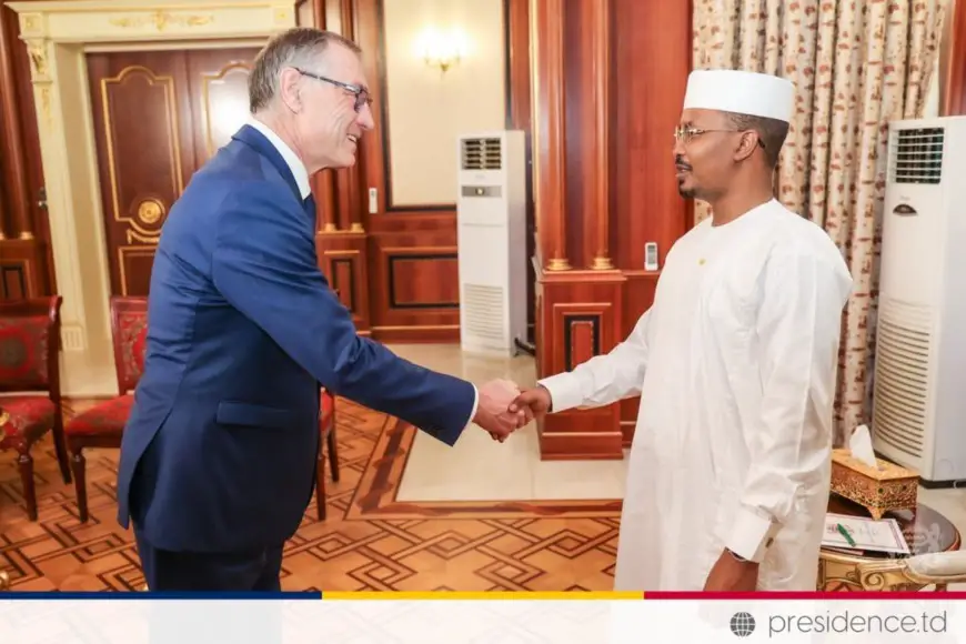  Jean-Marie Bockel est venu discuter avec le Chef de l'État de la présence militaire française au Tchad, de la dernière phase du processus de transition avec la tenue prochaine des élections présidentielles et de la coopération bilatérale entre les deux pays.