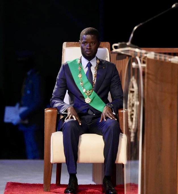 Le président du Conseil constitutionnel, Mamadou Badio Camara, a averti le nouveau président Bassirou Diomaye Faye sur l’ivresse du pouvoir. Lors de son discours, le président des 7 sages invite le cinquième président de la République du Sénégal à être le « garant de la démocratie sénégalaise, du respect des institutions, des droits et libertés ».