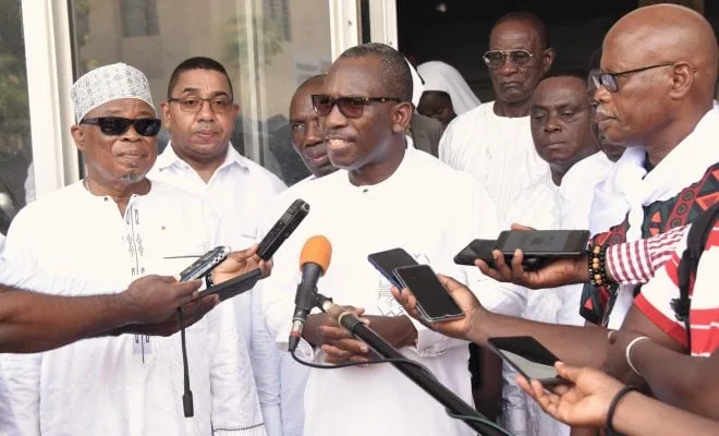Le ministre de la Fonction publique, du Travail et du Dialogue social, Gilbert Bawara a échangé, le mercredi 1er mai au siège de la Confédération nationale des travailleurs du Togo (CNTT), avec le patronat et les centrales syndicales du Togo, à l’occasion de la célébration de la fête des travailleurs.