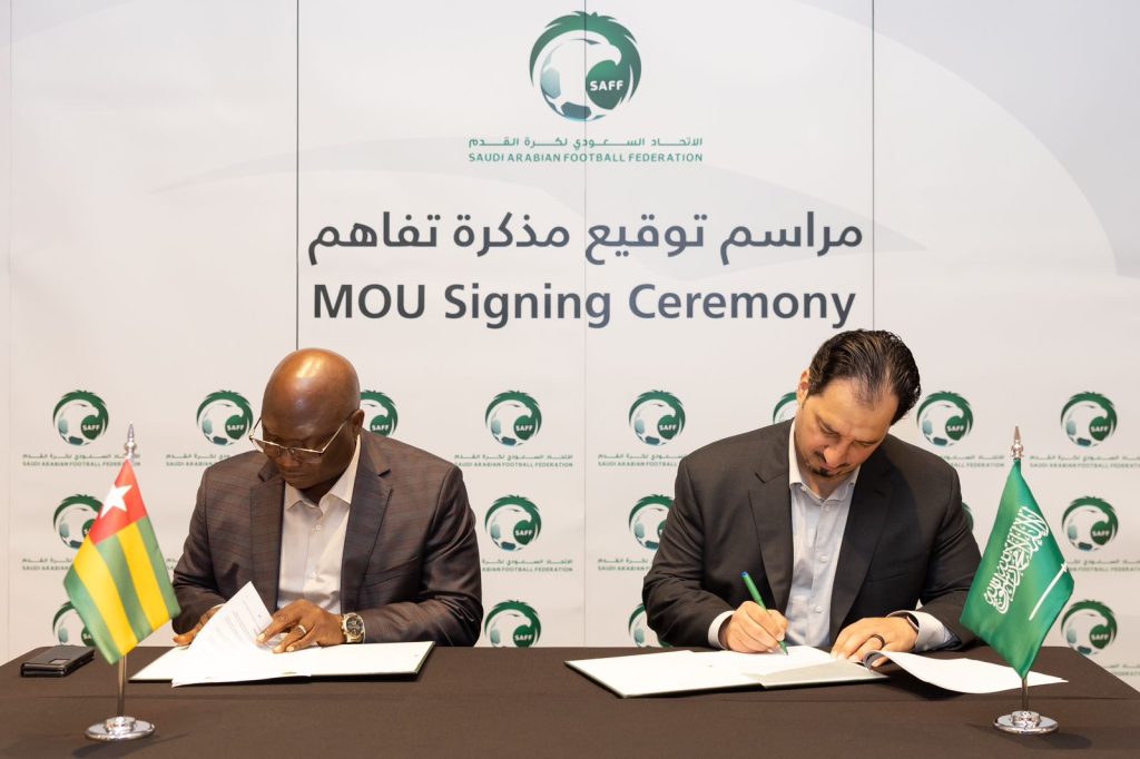 Les Fédérations Saoudienne de Football et Togolaise de Football ont signé, le mardi 14 mai 2024, en marge du 74e Congrès ordinaire de la FIFA tenu à Bangkok, une convention de partenariat couvrant plusieurs domaines pour les deux prochaines années.