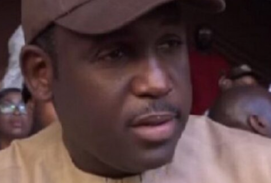 Le frère de Marième Faye Sall, Adama Faye, est libre. Selon plusieurs médias, son frère Ibou Faye a payé les 105 millions F CFA pour garantir sa sortie, moins de 24 heures après son placement en garde à vue.