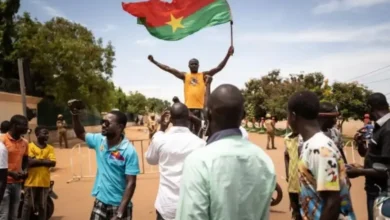 Des milliers de Burkinabè ont manifesté vendredi 7 juin 2024, devant les locaux de la représentation des Nations Unies à Ouagadougou. La manifestation a été organisée en réaction à un rapport onusien publié fin mai, accusant l’armée burkinabè de meurtres de civils.