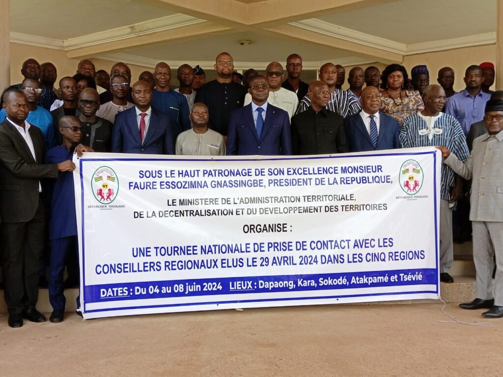 Le ministre de l’Administration territoriale, de la décentralisation et du développement des territoires, Col. Awaté Hodabalo a échangé, mardi 4 juin à Dapaong, avec les conseillers régionaux élus le 29 avril dernier pour le compte de la région des Savanes.
