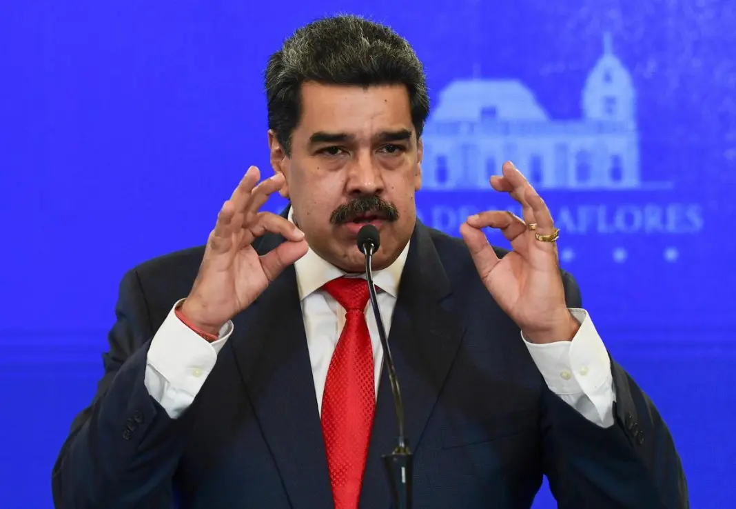 Si le président sortant, Nicolas Maduro, revendique sa victoire avec 51 % des voix, l’opposition dénonce un résultat incohérent avec les sondages de sortie des urnes, tandis que la communauté internationale fait part de son profond scepticisme.