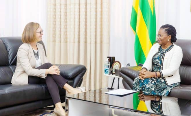 Victoire Tomégah-Dogbé, premier ministre du Togo s’est entretenue, mercredi 10 juillet à Lomé, avec Mme Sandrine Platteau, l’ambassadrice du Royaume de la Belgique, près le Bénin et le Togo, avec résidence au Bénin.