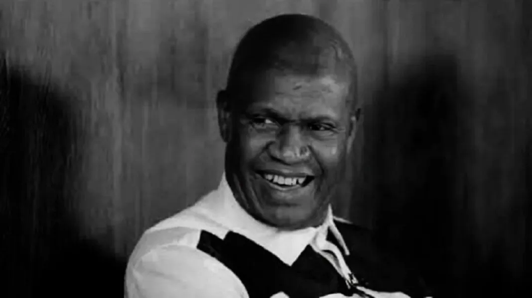 Le football sud-africain est en deuil. La légende Stanley Tshabalala n’est plus. L’ancien sélectionneur national des Bafana Bafana est décédé jeudi à l’hôpital. La triste nouvelle a été annoncée par le club local d’Orlando Pirates dans un communiqué.