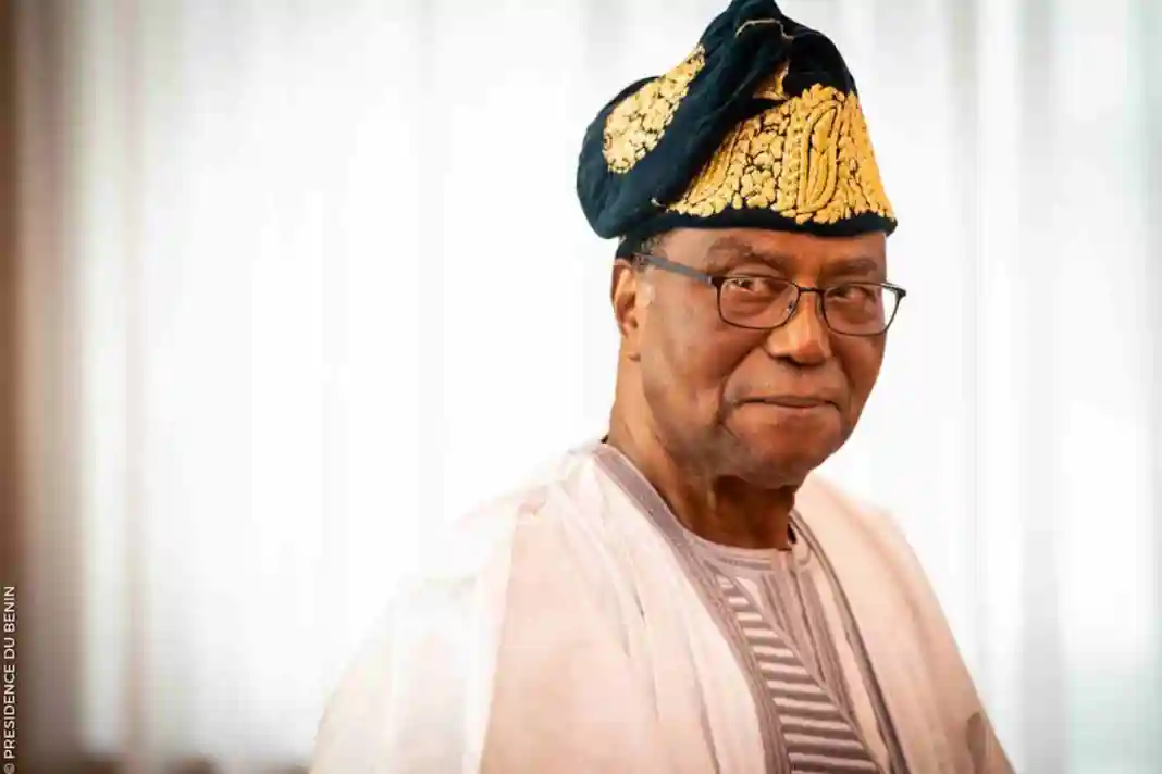 Létondji Béhéton, le directeur général de la Zone industrielle de Glo-Djigbé (GDIZ) était dans l’après-midi du mardi 10 septembre 2024 au domicile de l’ancien président Nicéphore Soglo. L’objectif est de le remercier pour sa récente visite pour voir ce qui se fait à Glo-Djigbé. Profitant de l’occasion, le patriarche a clarifié ce qui l’a poussé à faire le déplacement de la GDIZ.