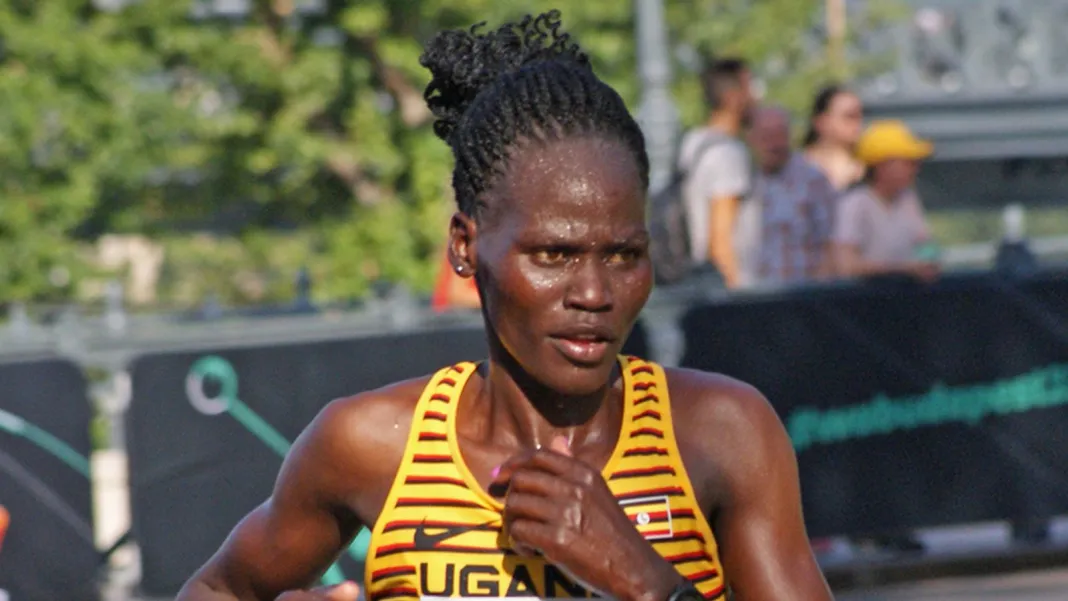 L’athlète ougandaise, Rebecca Cheptegei, arrivée 44e du marathon des Jeux Olympiques de Paris, s’est éteint des suites de graves brûlures infligées par son compagnon.