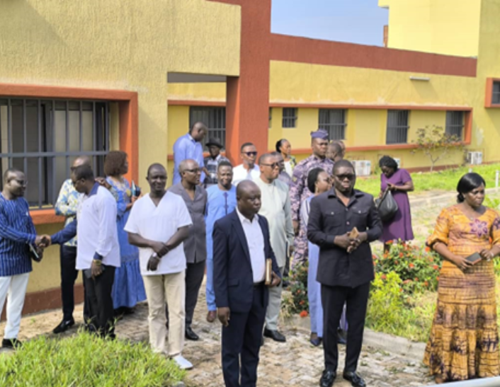 Après la région des savanes et celle de la Kara, le professeur Tchin DARRE, ministre de la santé et de l’hygiène publique a poursuivi mi-septembre 2024 sa tournée de prise de contact dans les régions ; centrale, des plateaux et de la maritime.