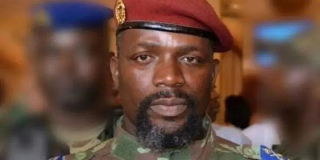 Le colonel-major Zakaria Koné, officier ivoirien, aurait prétendument été capturé par les Forces armées maliennes (FAMAs) à Tinzaouatène, une localité située à la frontière entre l’Algérie et le Mali. Cette rumeur, largement diffusée sur les réseaux sociaux, a provoqué de nombreuses inquiétudes. Toutefois, plusieurs sources démentent cette information, comme l’a rapporté Linfodrome.