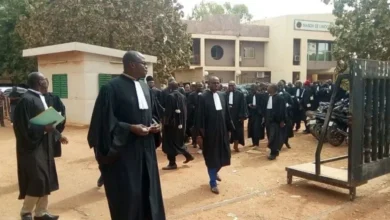Triste nouvelle pour le corps des avocat du  Burkina Faso. Ce samedi 12 octobre 2024, Me Gontrand Somé et Me Christian Kaboré, deux avocats de renom, ont été retrouvés morts, assassinés par des terroristes.