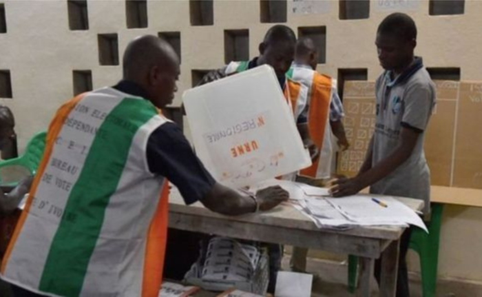 Dans le cadre du recensement électoral en cours en Côte d’Ivoire, la Commission électorale indépendante (CEI) a rappelé les documents requis pour l’enrôlement. Cette précision a été faite à travers un communiqué publié le lundi 21 octobre.
