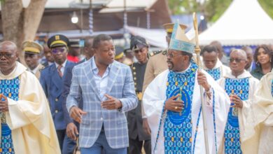 Le Président de la République, Faure Essozimna Gnassingbé a communié, ce dimanche 10 novembre 2024, avec les fidèles catholiques à l’apothéose marquant le Jubilé d’Or du sanctuaire Notre-Dame du Lac Togo, Mère de la Miséricorde de Togoville. Présentes à ses côtés, les autorités politiques, administratives, militaires et traditionnelles, conférant ainsi à la cérémonie un éclat singulier.