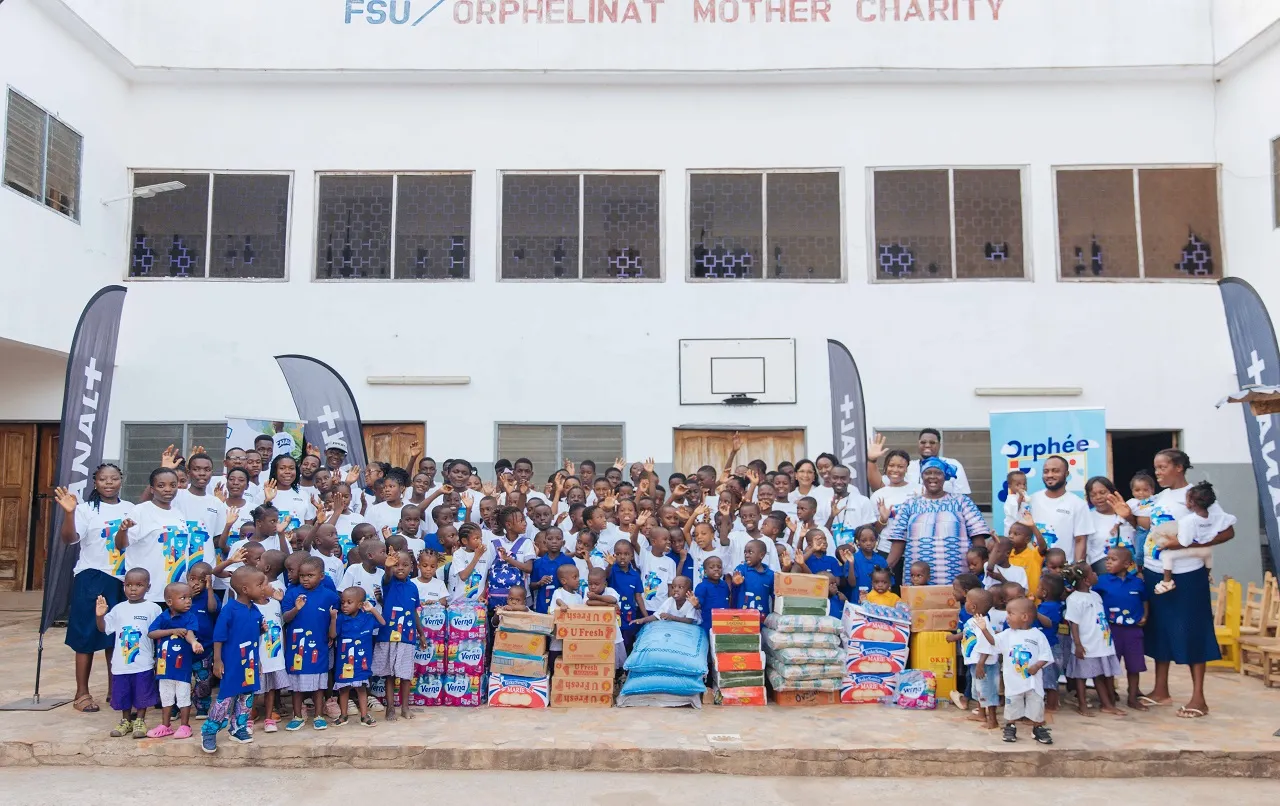 Dans le cadre de son programme solidaire CANAL+ IMPACT, CANAL+ a rendu une visite spéciale à l'orphelinat Mother Charity, situé à Lankouvi, en banlieue de Lomé.