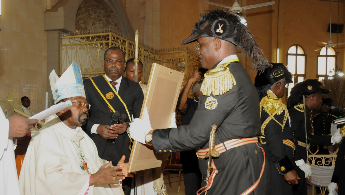 Le Gal. de division, Dr Victor Vovor, président suprême subordonné des « Knights of st. John international Togo » (KSJI-TOGO) a reçu officiellement, le samedi 11 janvier  2024 en la paroisse « Notre Dame de la Rédemption de Bè Klikamé », la charte le confirmant dans ses fonctions.